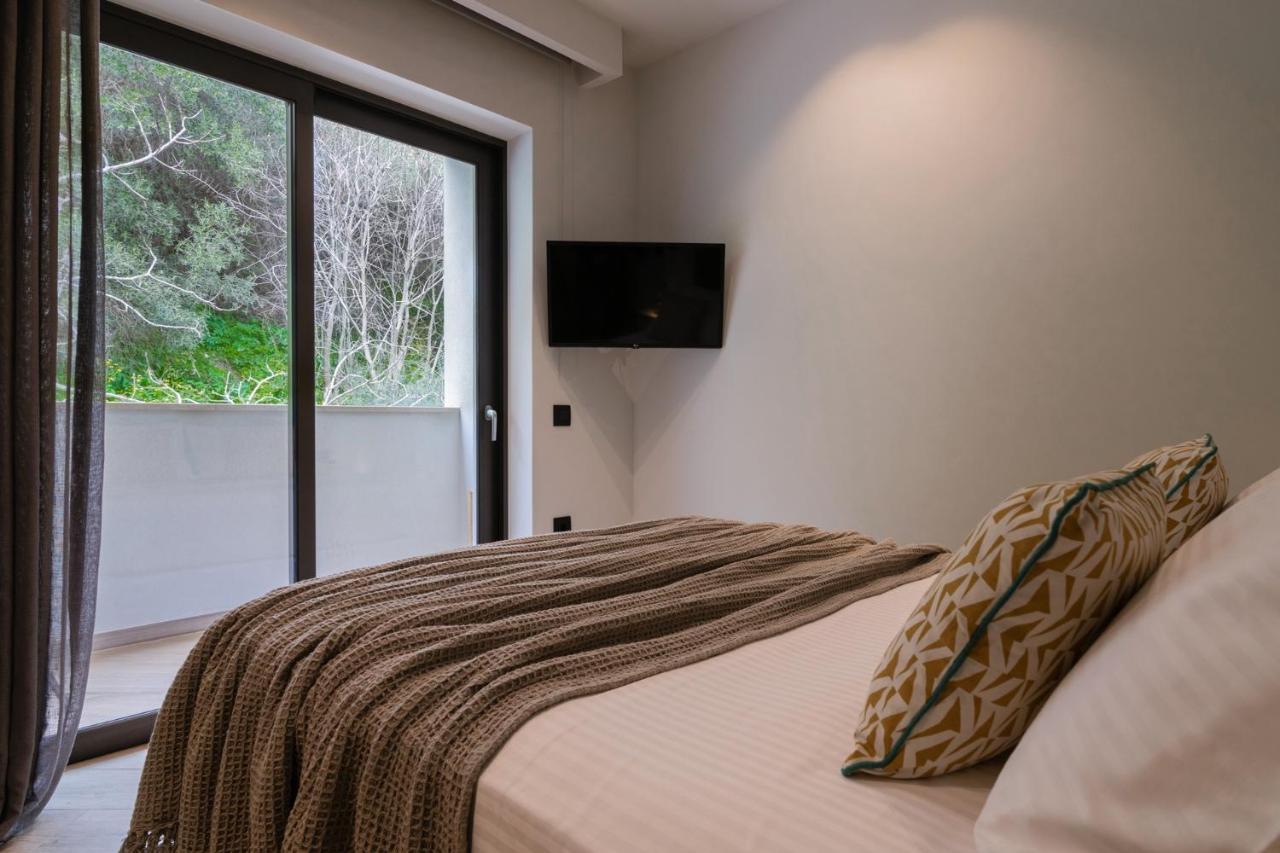 Point Ephemere Beachfront Apartments Закинтос Екстериор снимка