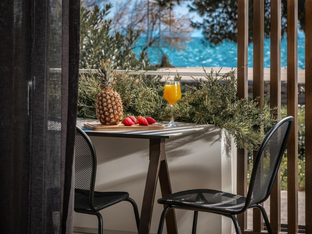 Point Ephemere Beachfront Apartments Закинтос Екстериор снимка