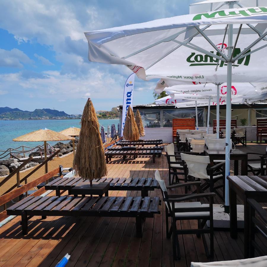 Point Ephemere Beachfront Apartments Закинтос Екстериор снимка